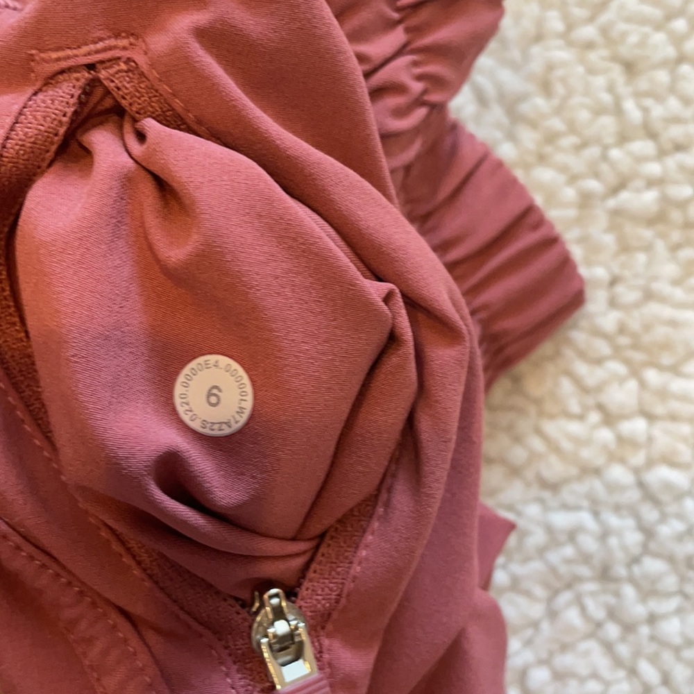 Lululemon Tracker Shorts - Picture 4 of 4